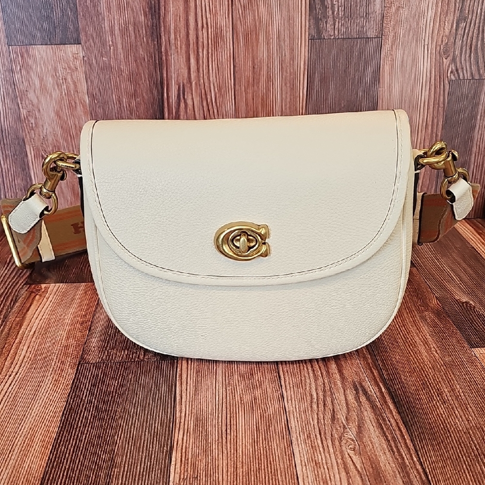 Elegant Cream Leather Shoulder Bag
